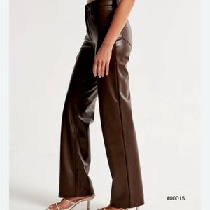 🤎 Abercrombie Brown Curve Love High Rise 90’s Relaxed Vegan Leather Pants 00/24